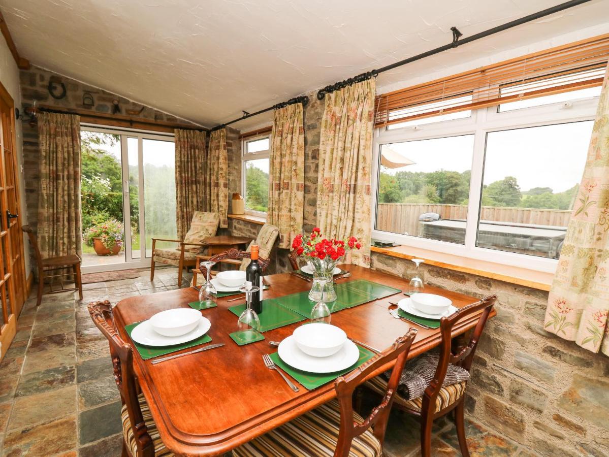 Holly Farm Cottage Newbridge on Wye Esterno foto