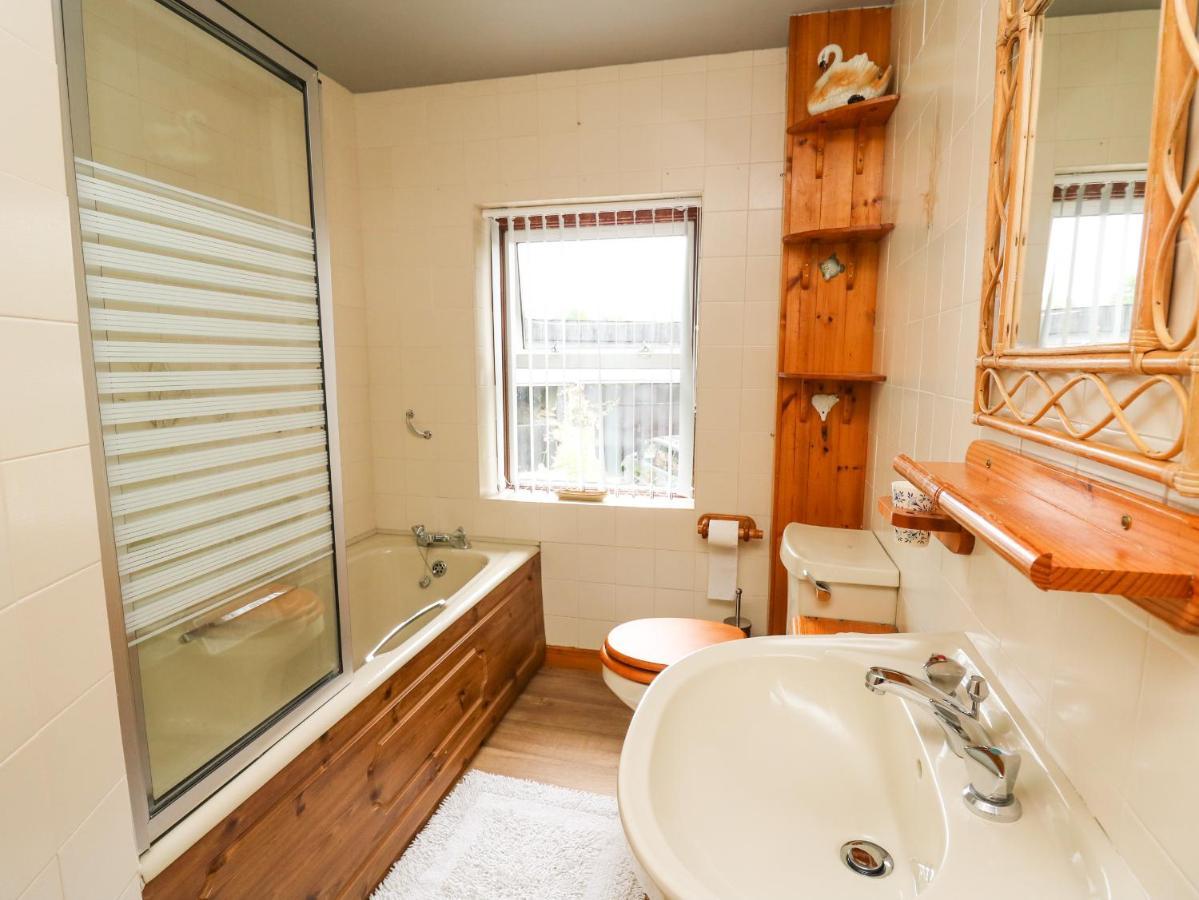 Holly Farm Cottage Newbridge on Wye Esterno foto