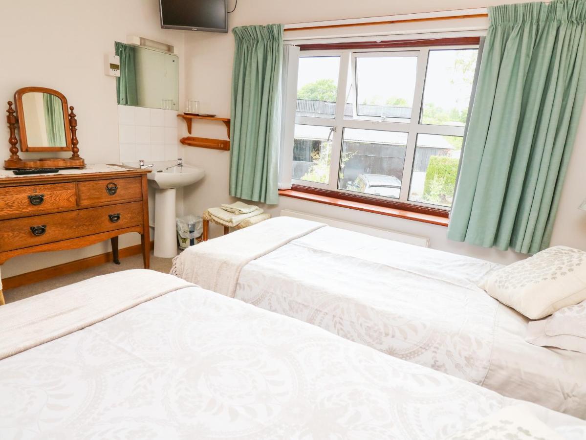Holly Farm Cottage Newbridge on Wye Esterno foto