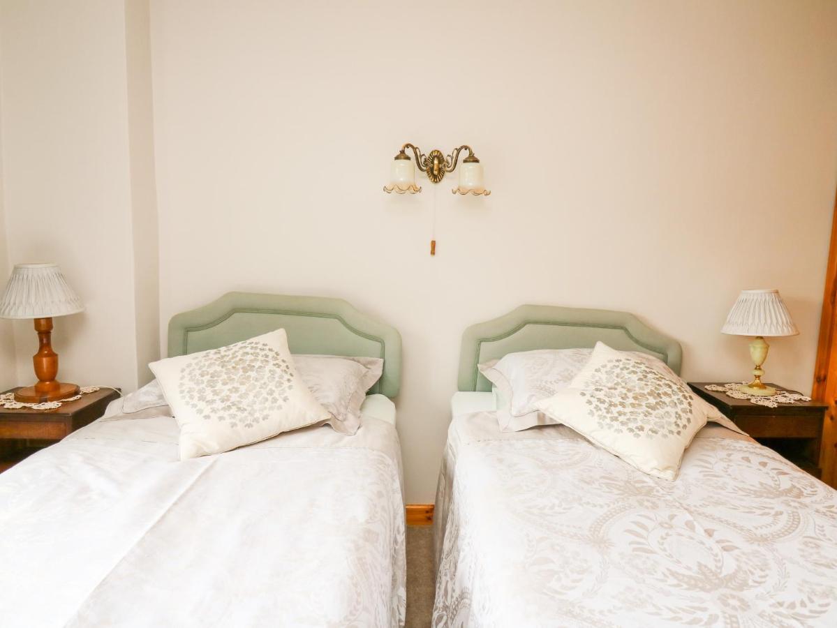 Holly Farm Cottage Newbridge on Wye Esterno foto